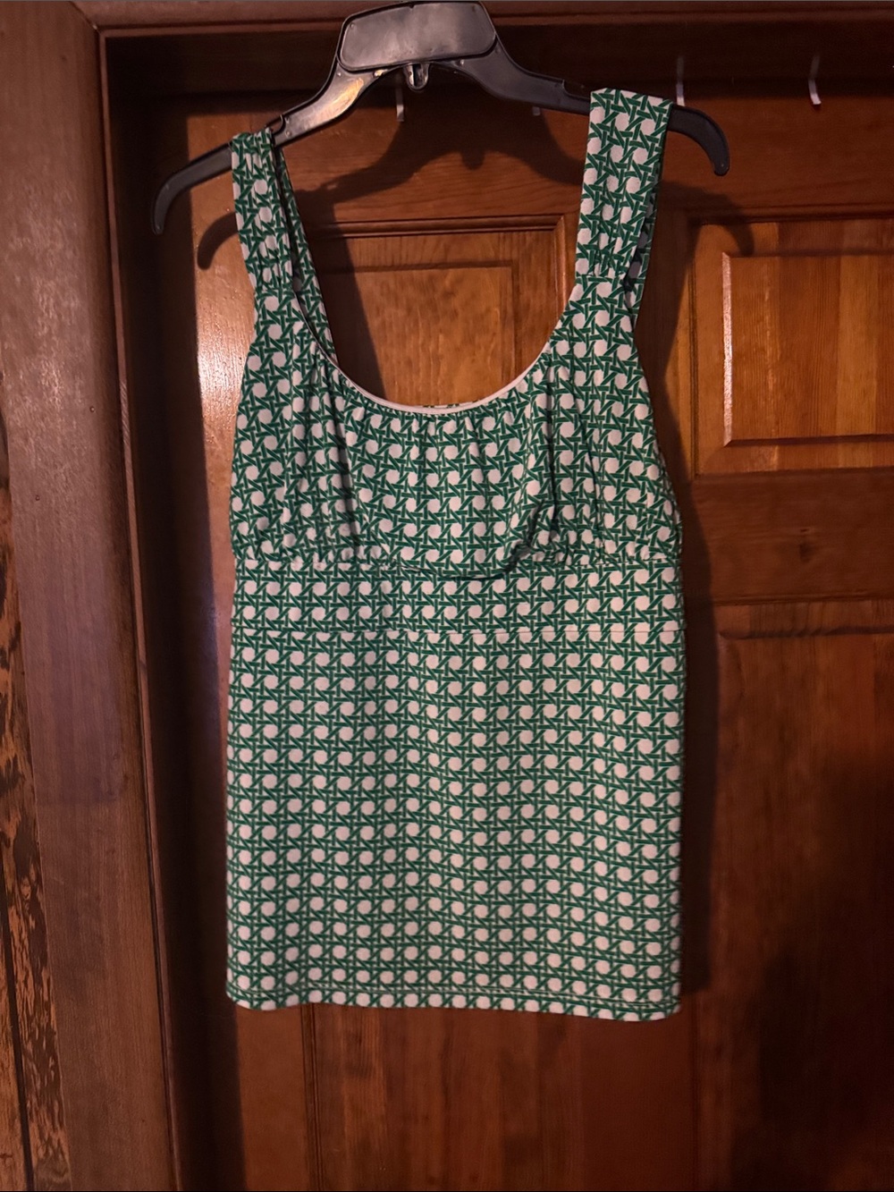 Ann Taylor Green and White Geometric Scoop Neck Tank